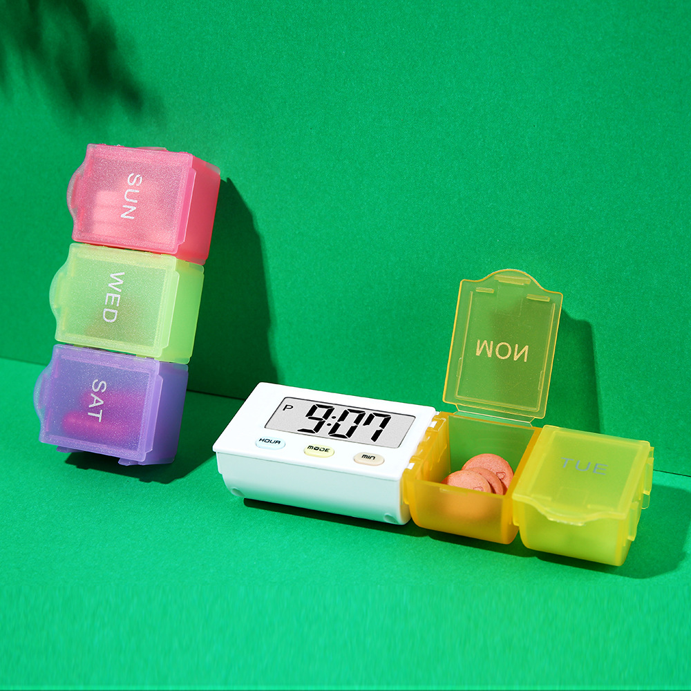 厂家供应新款彩色计时迷你药盒7天周期小药盒 便携式旅行收纳药盒