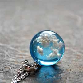 ETSY欧美热销创意饰品创意蓝天白云项链形树脂时光宝石透明球吊坠