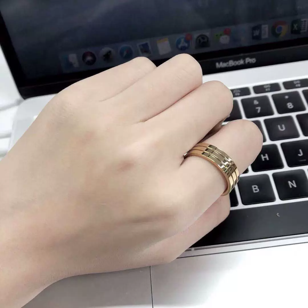 青岛流行饰品 新款简约欧美金属风钛钢镀金时尚戒指女式批发