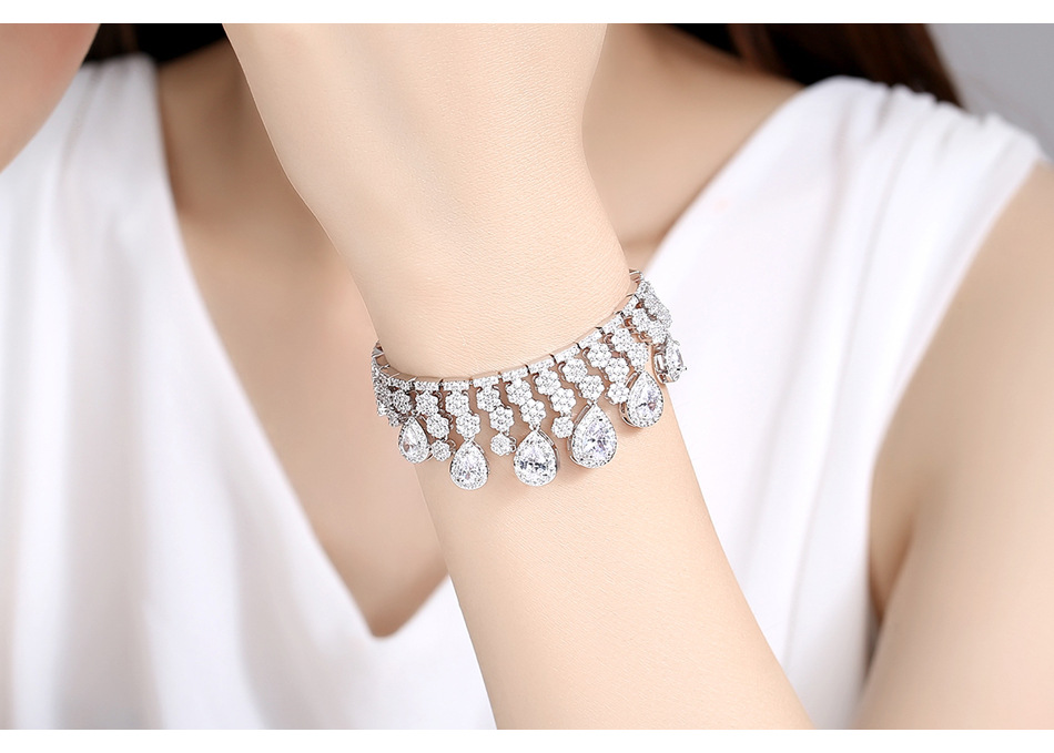 Fashion Bracelet New Ladies Brass Zircon Tassel Temperament Bracelet display picture 3