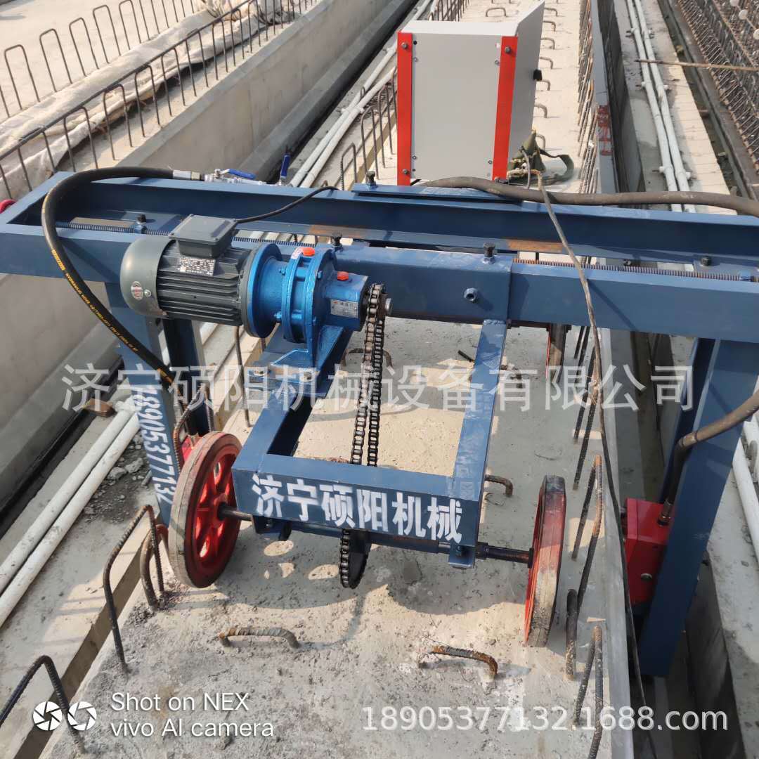 厂家直销 空心板梁测面自动行走 空心板立面凿毛机