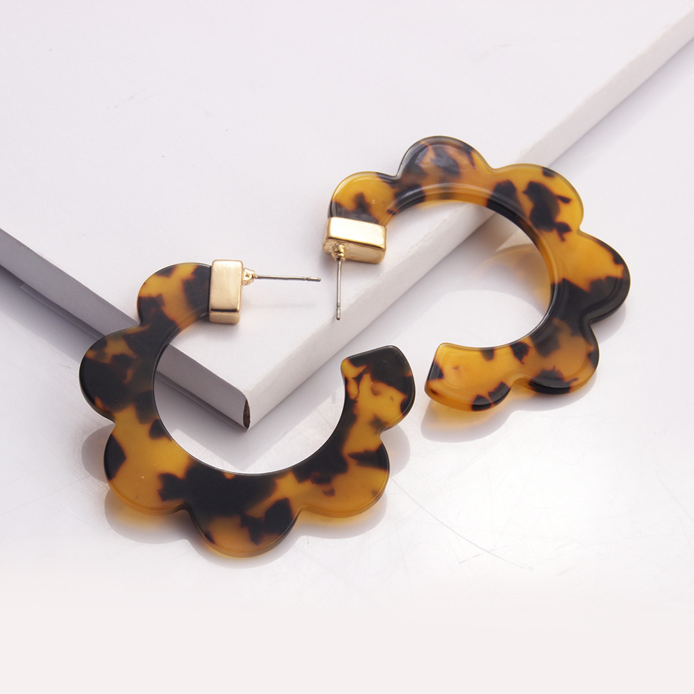 Fashion Petal-shaped Acrylic Stud Earrings display picture 4