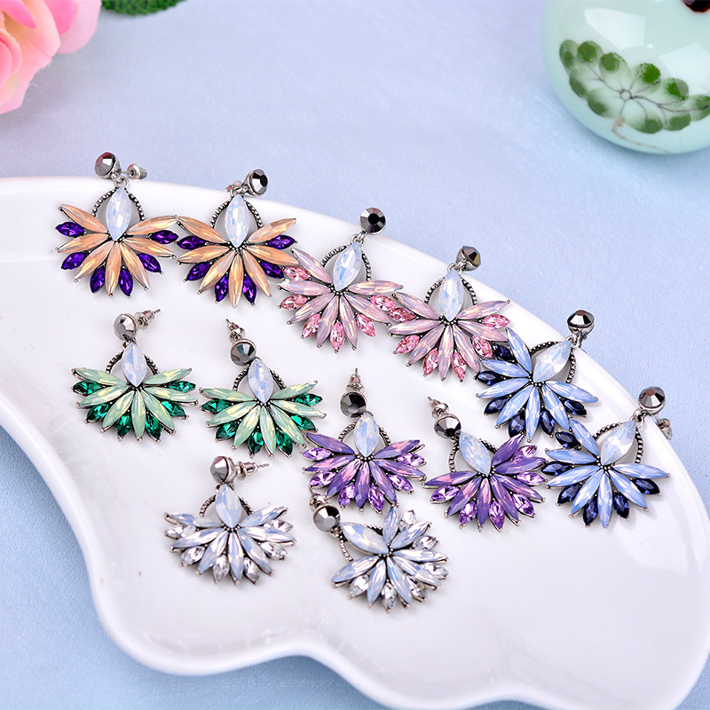 1 Paire Mode Fleur Alliage Placage Perles Artificielles Strass Femmes Boucles D'oreilles display picture 5