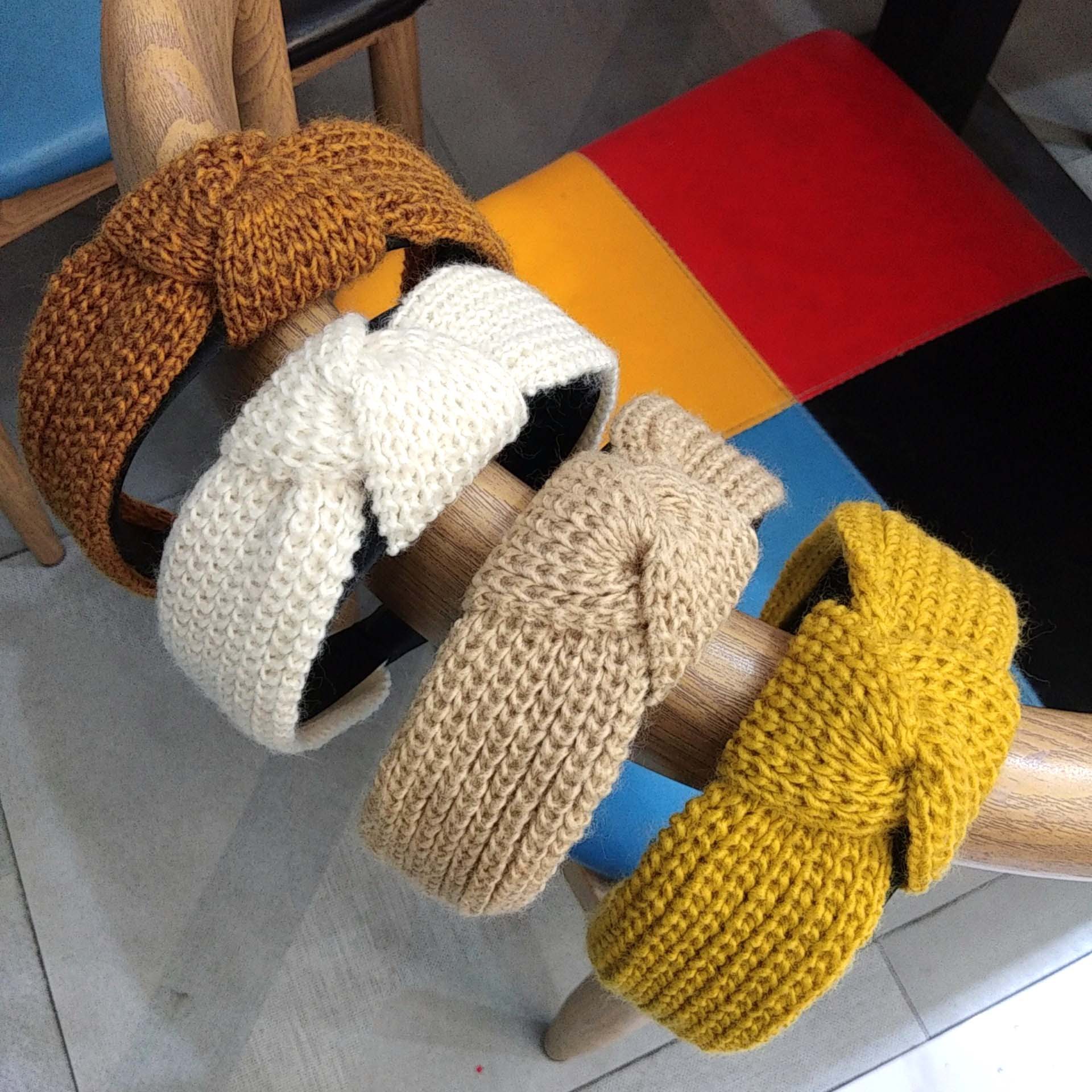 Koreanische Herbst Und Winter Neue Gestrickte Wolle Geknotete Stirnband Breite Kante Einfarbige Einfache Haarschmuck Mode All-match Stirnband Damen display picture 2