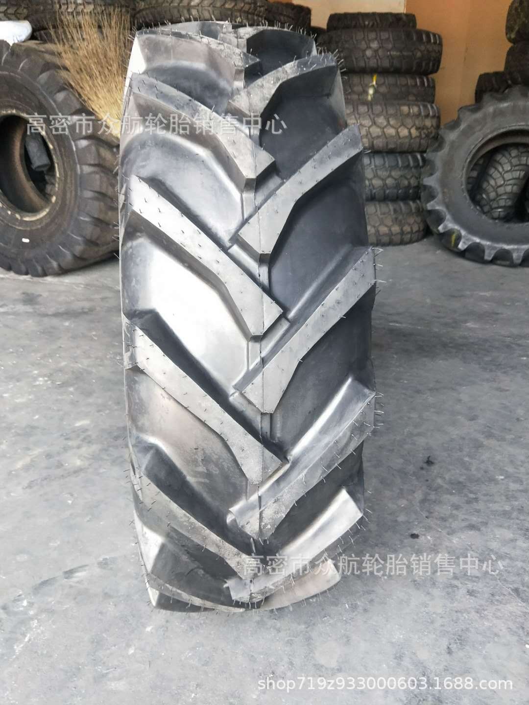 现货供应15.5/80-24人字 农用拖拉机轮胎 400/80-24收割机轮胎