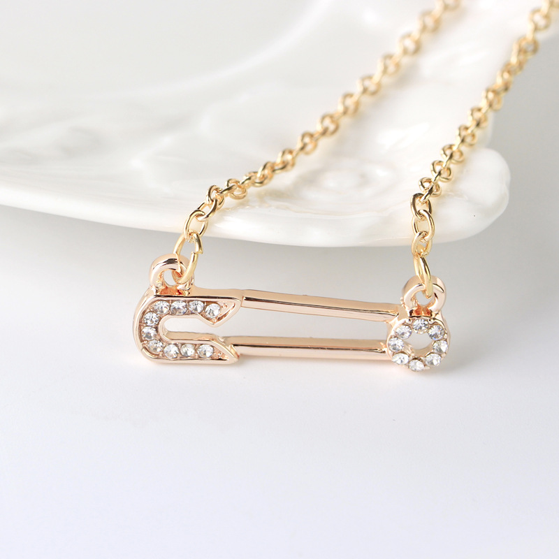 New Letter Necklace Trendy Wild Hollow-out Diamond Insert Pin Pendant Necklace Clavicle Chain Wholesale Nihaojewelry display picture 5