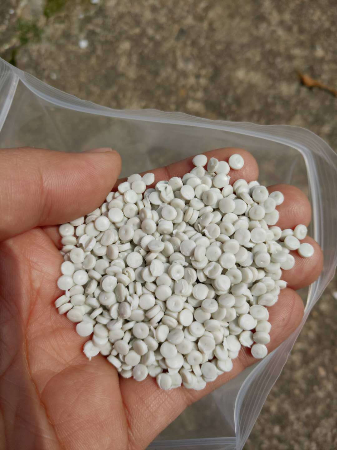 白色HDPE低压中空奶瓶颗粒 再生HDPE120目造粒 HDPE吹塑拉管