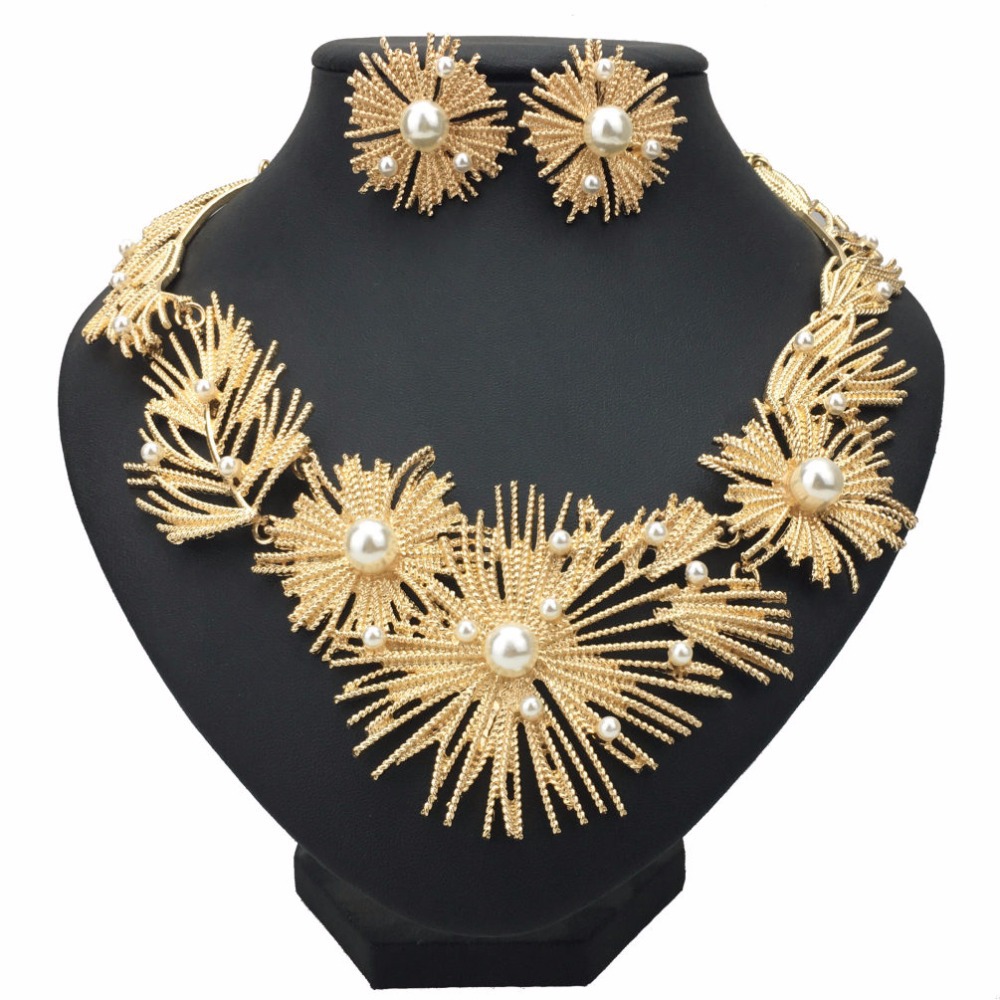 Metal necklace and earrings pearl