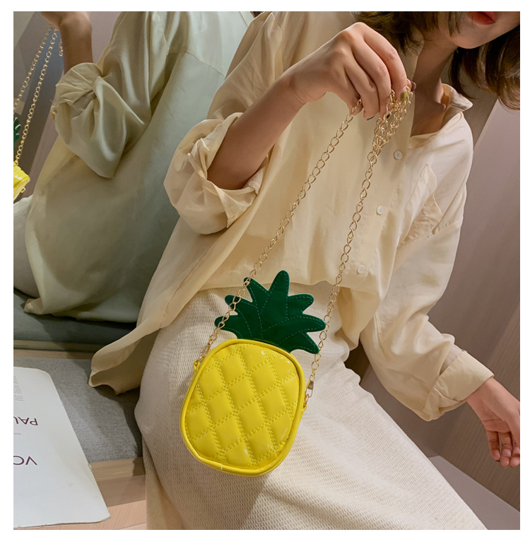2020 New personalized women's bag, pineapple and strawberry bag, color-blocking chain, single-shoulder crossbody small bag, creative backpack for export undefined