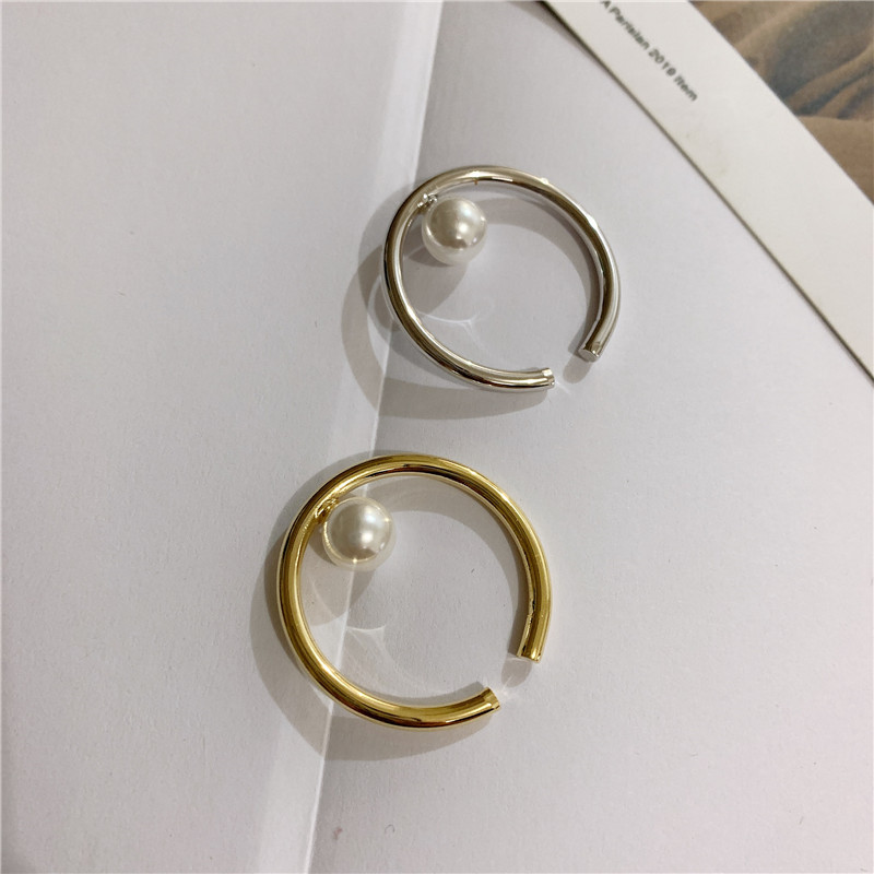 Retro Circle Ear Clip Auricle Fake Earrings Single Pearl Ear Bone Clip Without Piercing Women display picture 11