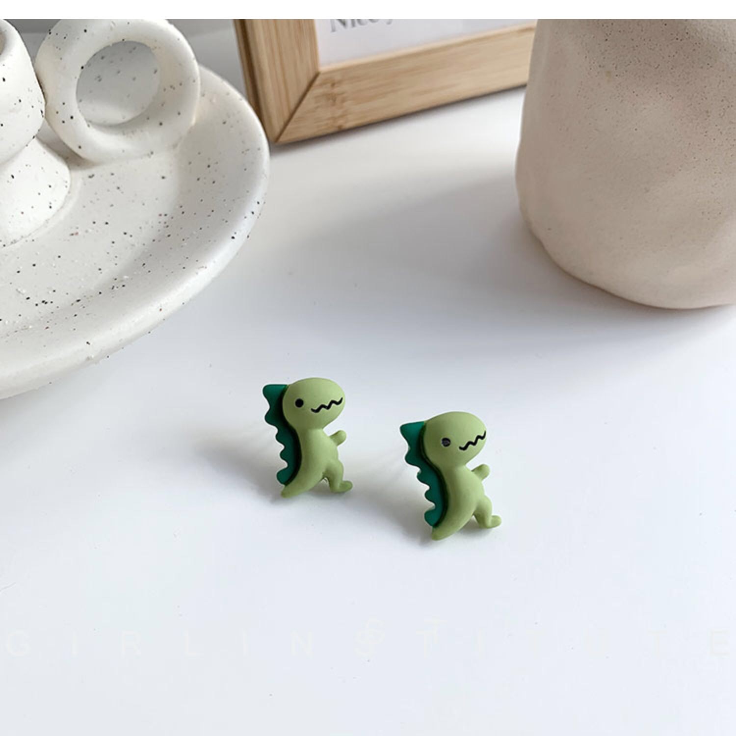 1 Pair Simple Style Dinosaur Resin Plating Women's Ear Studs display picture 4