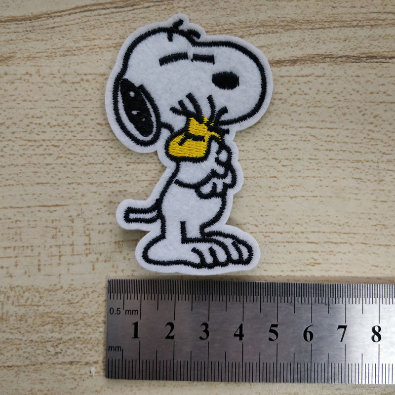 スヌーピー布ステッカー刺繍パッチバッジ子供服アクセサリー穴付きステッカー日本tシャツバッグ装飾diy