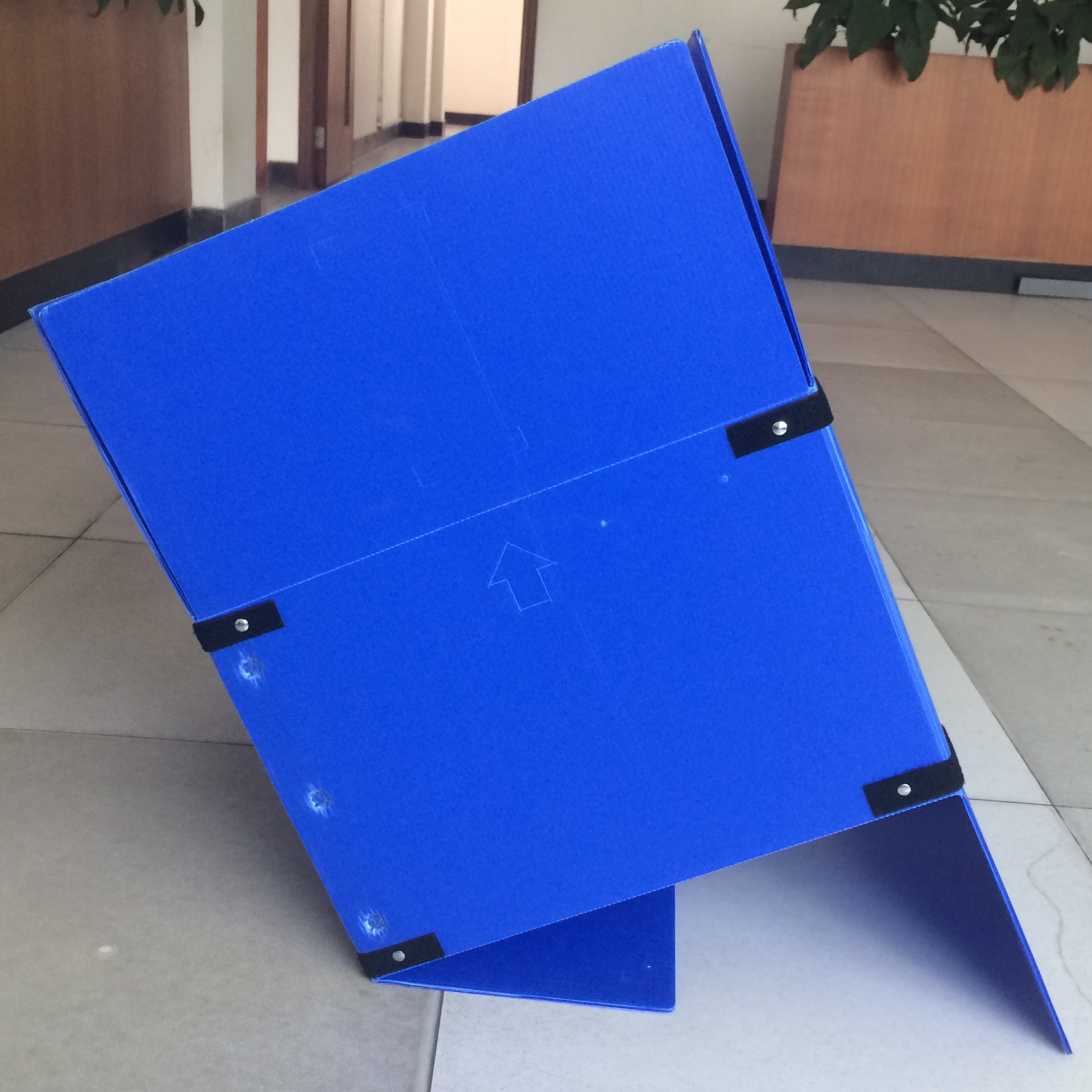 供应塑料中空板托盘源头厂家抗压堆叠零件仓储收纳耐用周转箱储物