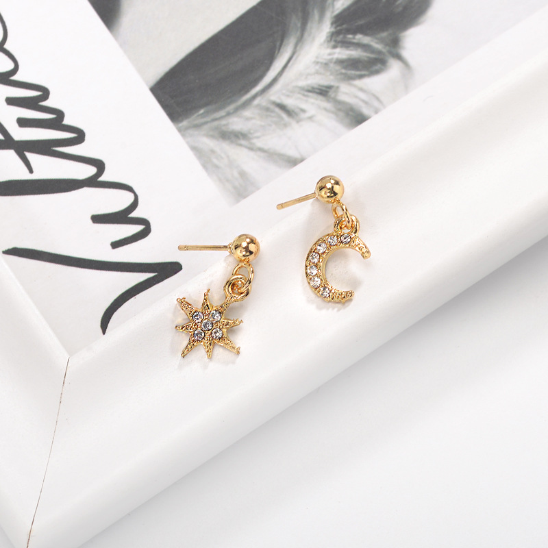 Asymmetrical Star Moon Two Pairs Stud Earrings Fashion Star Moon Long Earrings display picture 3
