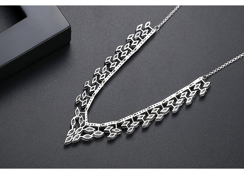 Fashion Fashion New Simple Wild Lady Banquet Copper Inlaid Zirconium Necklace display picture 5