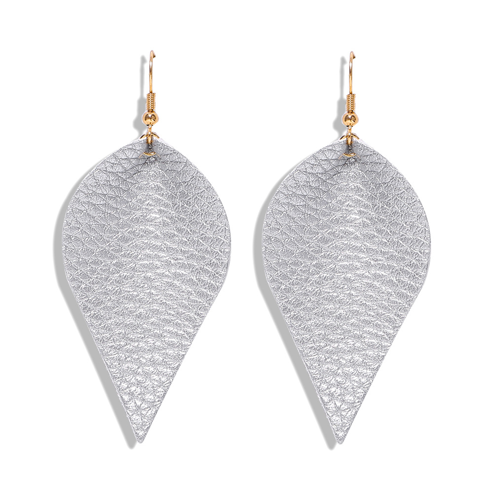 2019 Croix-frontière Vente Chaude En Cuir Feuille Boucles D'oreilles Unique Ornement Accessoires Européen Et Américain Nouveau Boucles D'oreilles Pendentif En Stock En Gros display picture 17