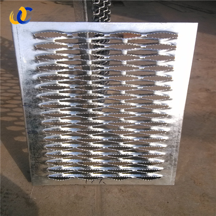 厂家直销 鳄鱼嘴防滑板 防滑冲孔板 超宽超长四边折弯 支持定制