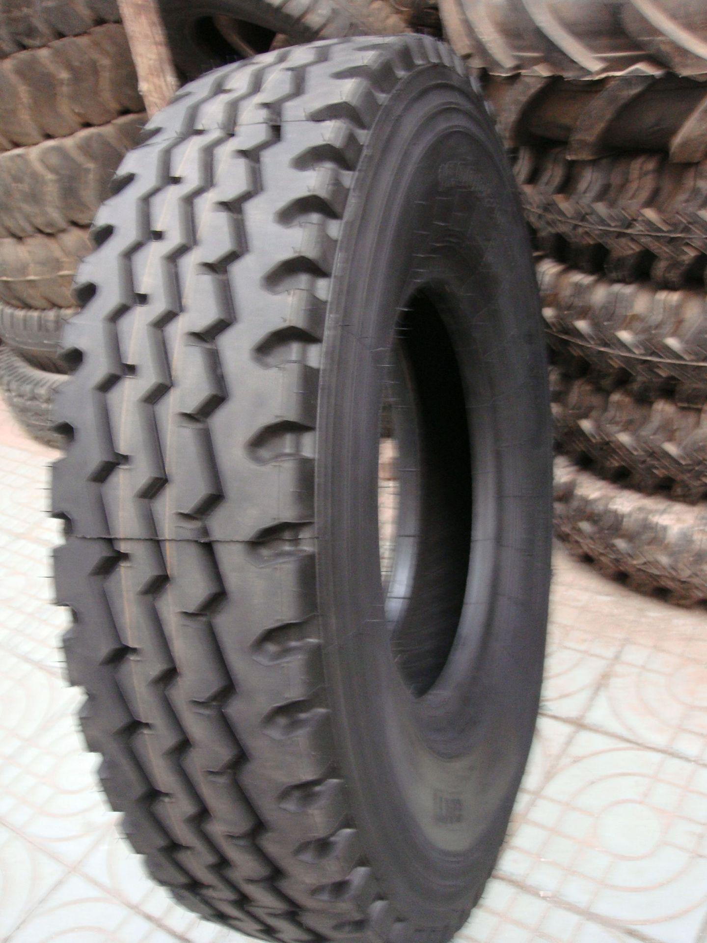 大量批发11.00R20 全钢子午线轮胎 老三线三道沟花纹卡车胎