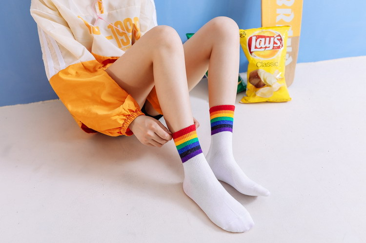 秋冬款男袜中筒彩虹女袜情侣袜子