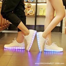 2019新款小白鞋情侣发光鞋LED夜光鞋USB板鞋充电厂家直销一件代发