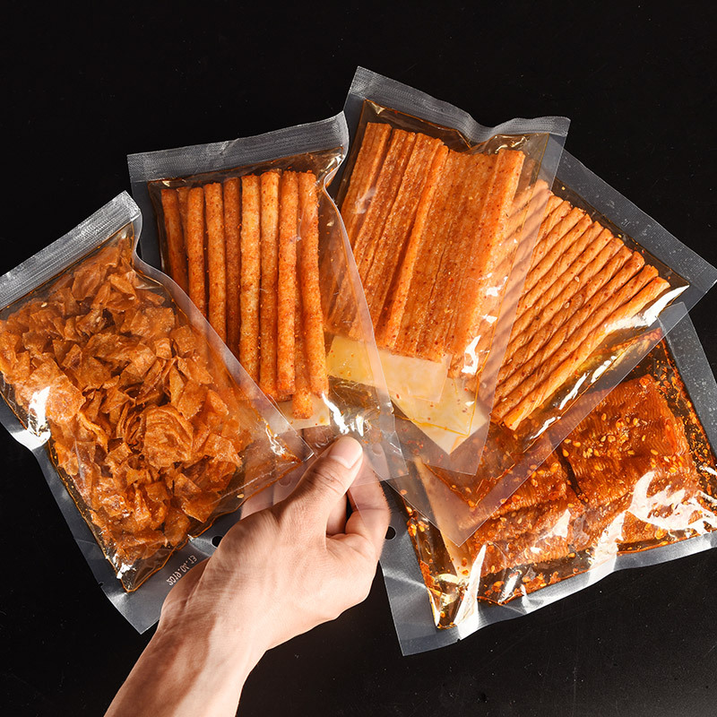 辣典厂家直销辣条抖音款小零食辣条批发网红小吃网红辣条一件代发