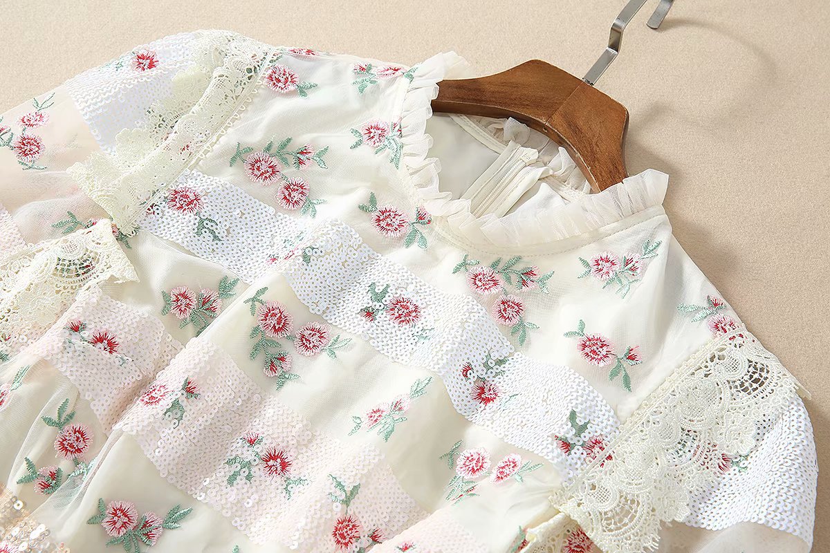 1219-05 珠片绣小花连衣裙码数SMLXL颜色蓝色杏粉色