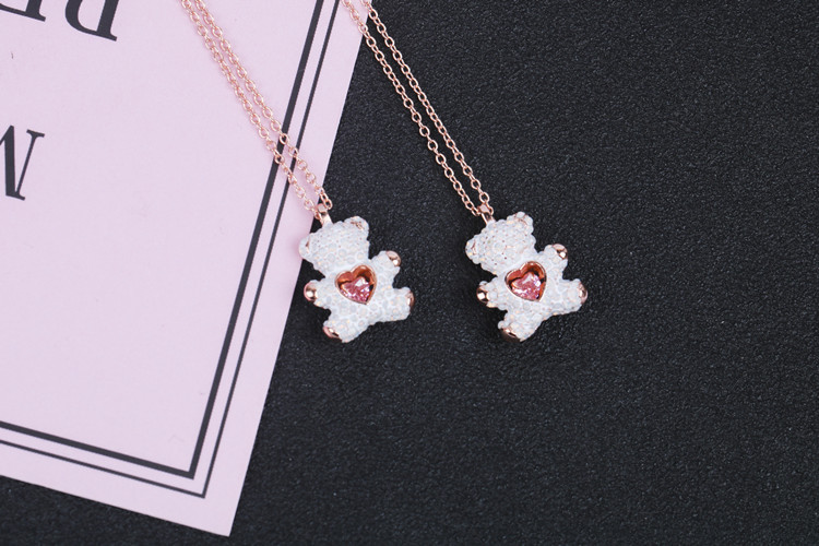 Cute Bear Heart Shape Copper Plating Inlay Rhinestones Pendant Necklace display picture 3