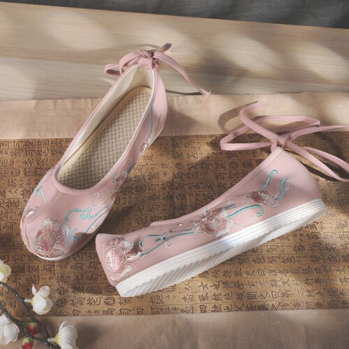 Ancient women ancient Hanfu clothing shoes with ancient high-rise embroidered raised head flat bottom bow shoes with high heels