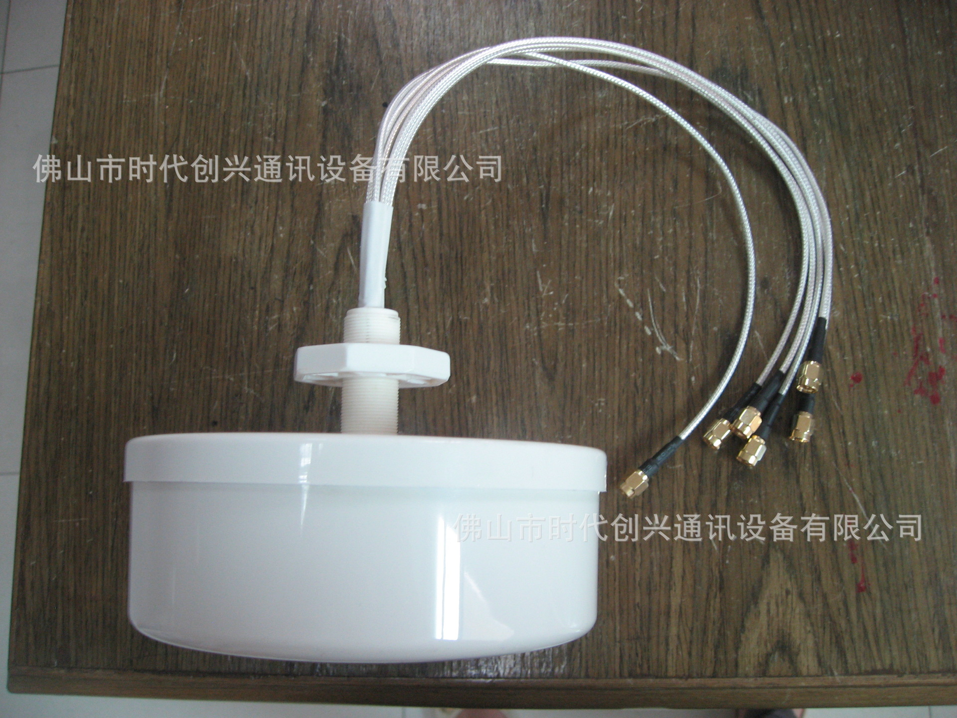 2.4/5.8G 六端口 MIMO全向吸顶天线TA-XDQ2458-2.5/4.5x6