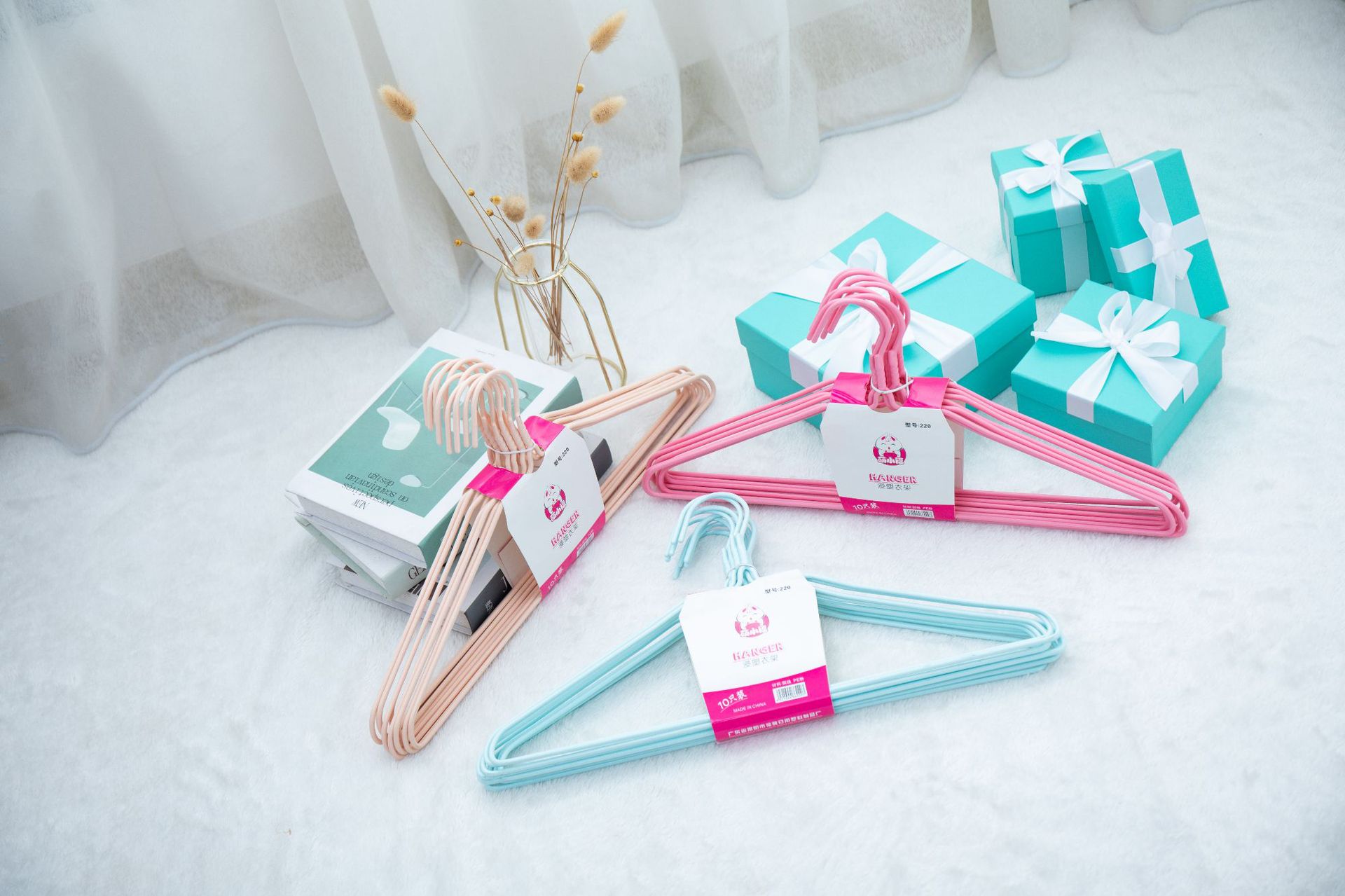 220纯色无痕衣架-新款新式衣架