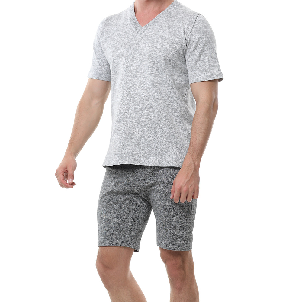 浅灰鸡心领短袖