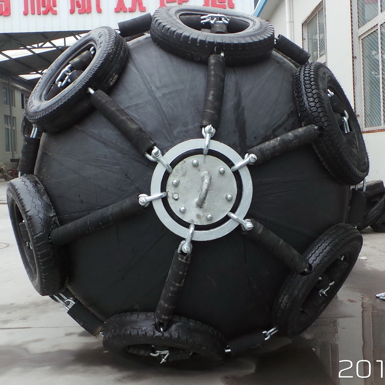 青岛顺航生产船用充气橡胶靠球1.2*2.0米