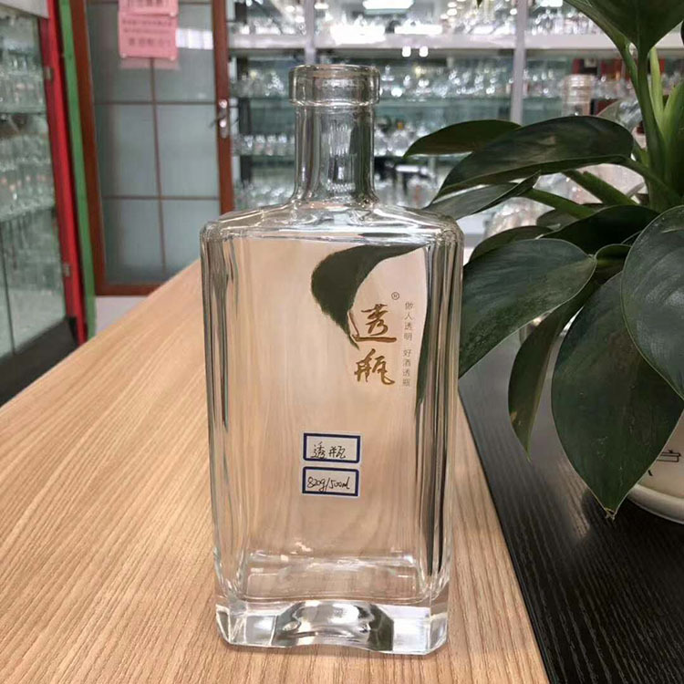 厂家销售水晶料玻璃高档酒瓶新款500ml白酒瓶 可定做各种彩色酒瓶