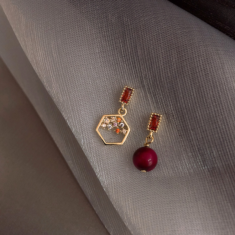 vintage red bean asymmetric alloy geometric inlaid rhinestone earrings wholesalepicture4