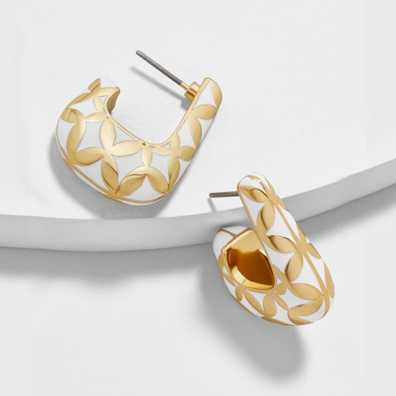 Fashion Gold Diamond Pattern Earrings display picture 5