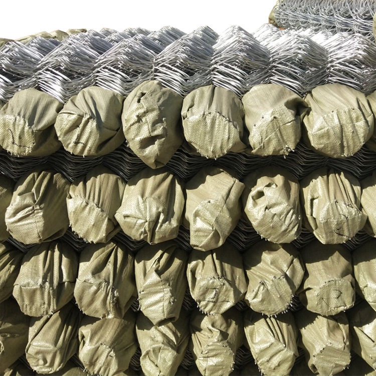 安平厂家供应低碳钢丝勾花网护栏 球场护栏网