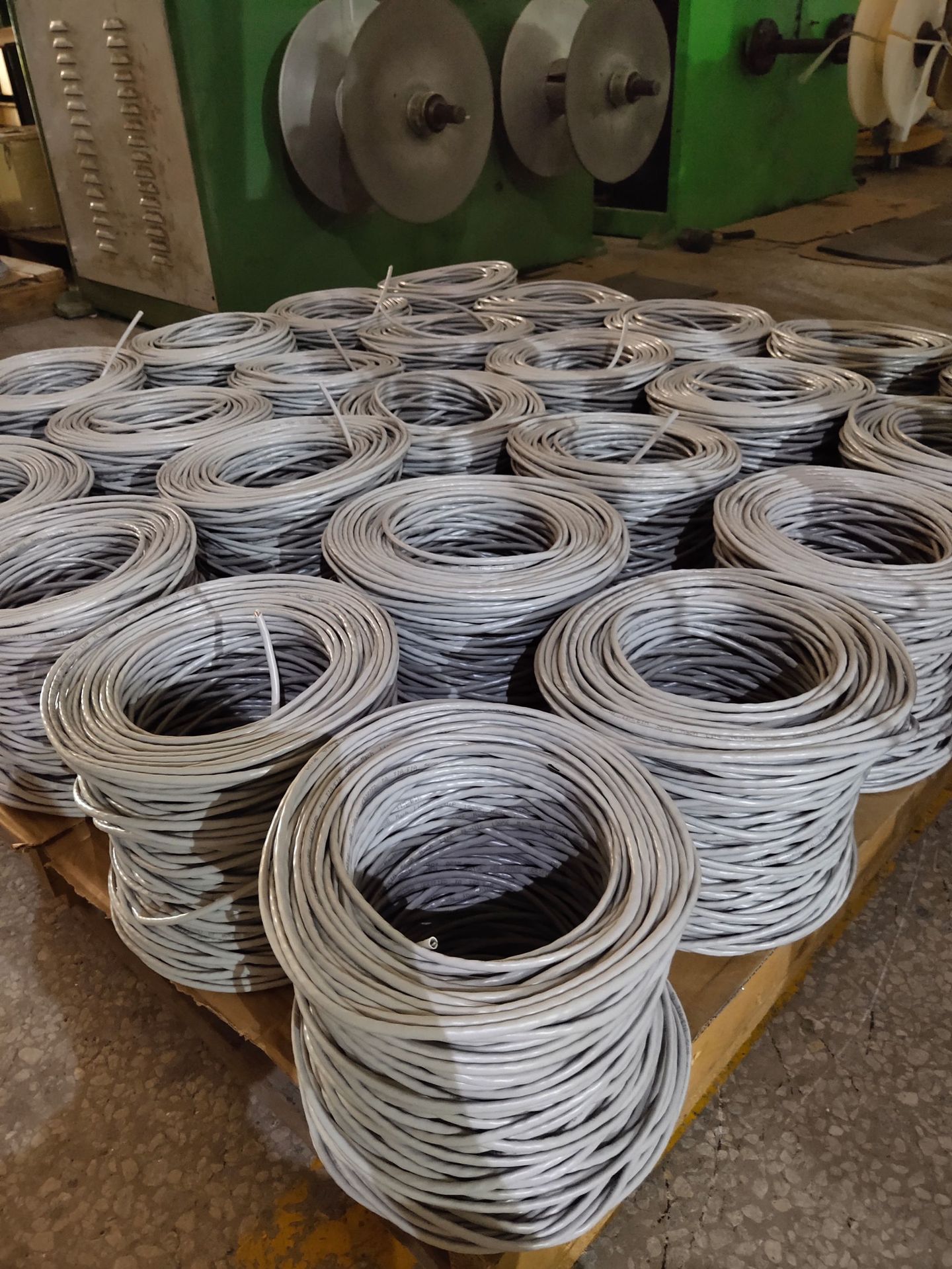 厂家供应 超五类网线 100米/卷 CAT5E 0.5mm铜包铝非屏蔽网络线缆-阿里巴巴