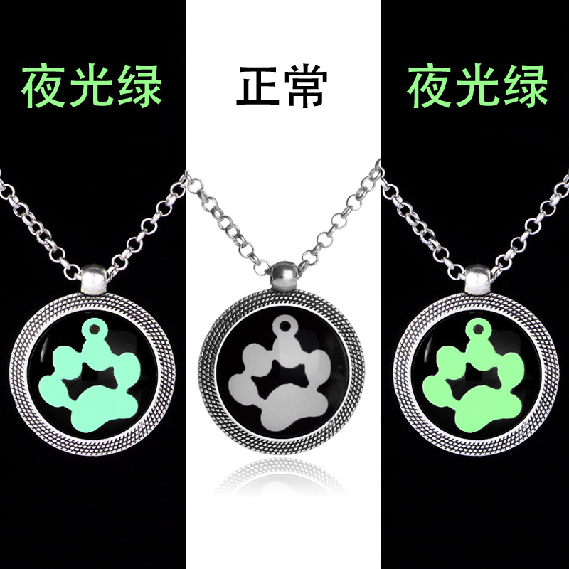 Commerce Extérieur Populaire Style Rond Chat De Patte Collier Europe Et Amérique Creative Mignon Personnalité De Chien Lumineux De Patte Pendentif Collier Accessoires display picture 2