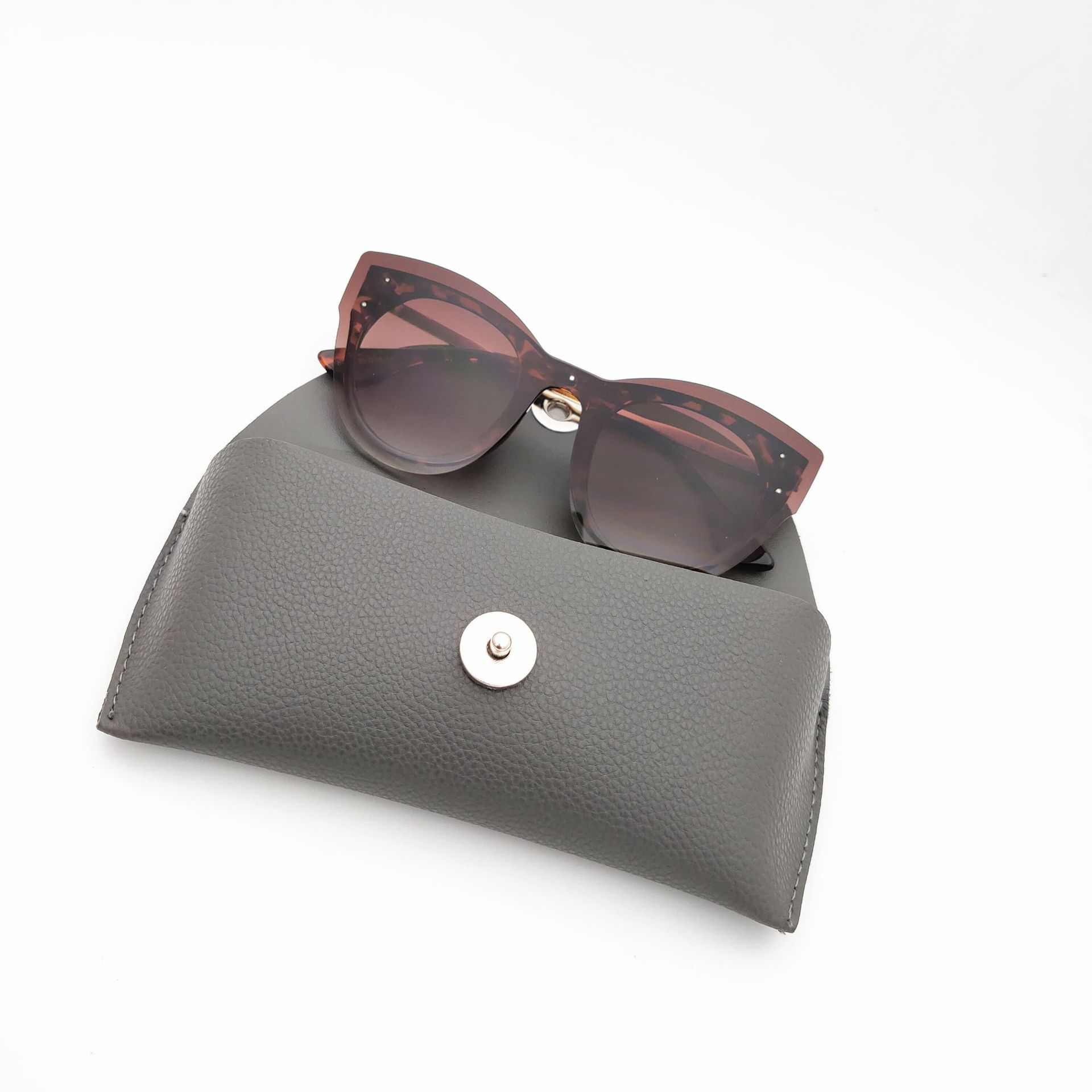 Gafas de sol a juego de una sola pieza de succión magnética triángulo gafas caja lychee patrón de cuero gafas caso