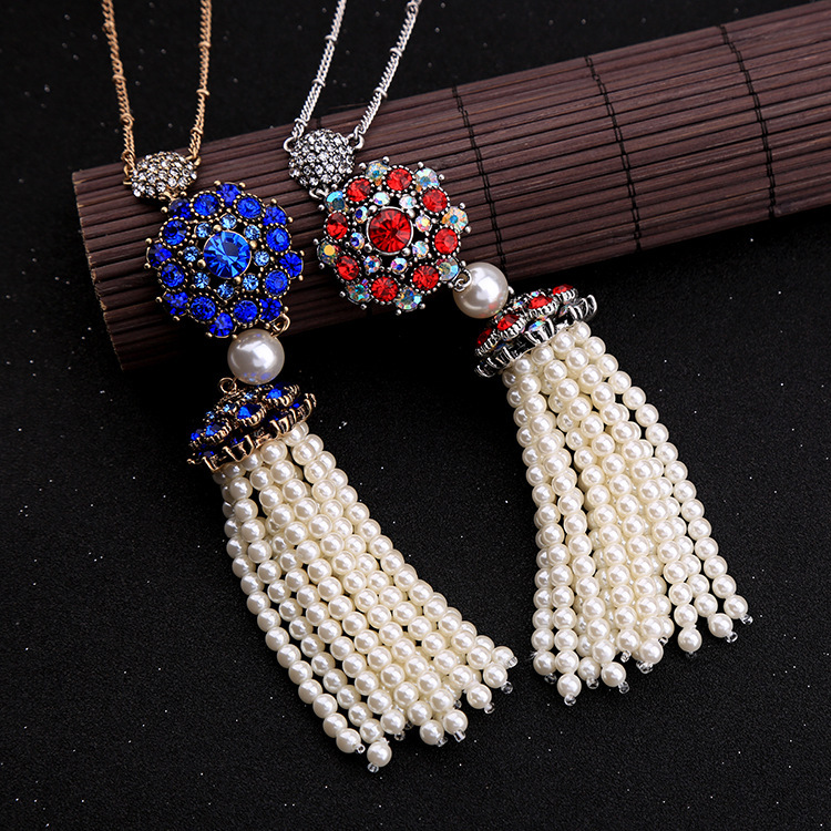 Fashion National Fashion Ethnic Style Pearl Necklace Design Sense Bohemian Bright Crystal Sweater Chain Personalized Long Necklace display picture 1