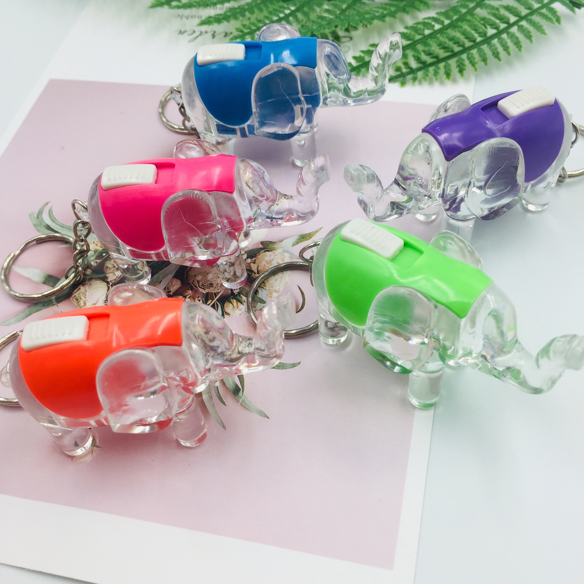 Transfronterizo creativo LED luminoso elefante llavero coche bolsa colgante pequeño regalo logotipo imprimible juguete luminoso