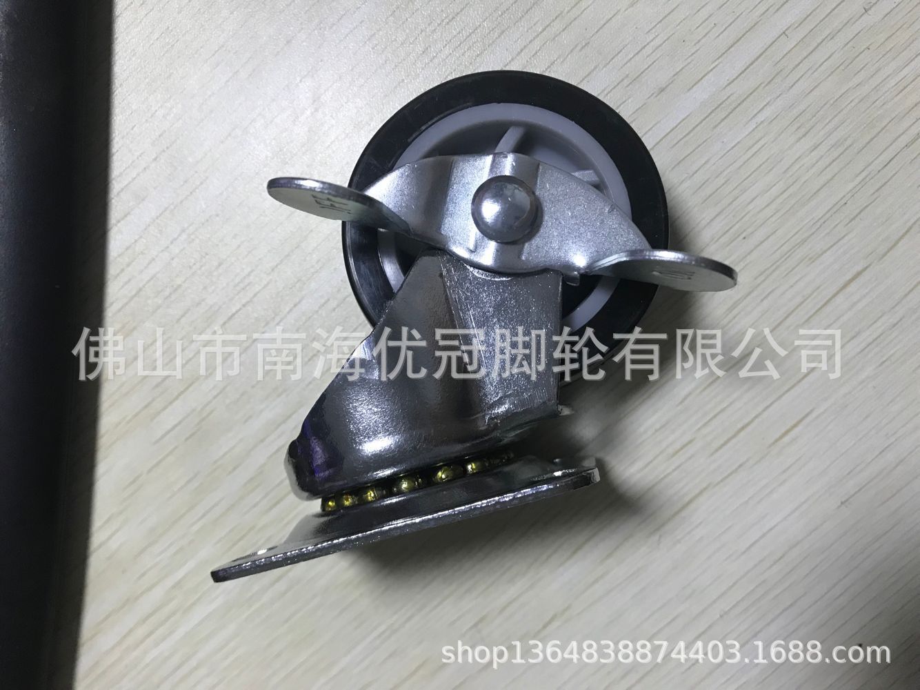 脚轮 2.5寸轻型万向带边刹聚氨脂轮优冠脚轮静音轮PU轮推车轮黑色