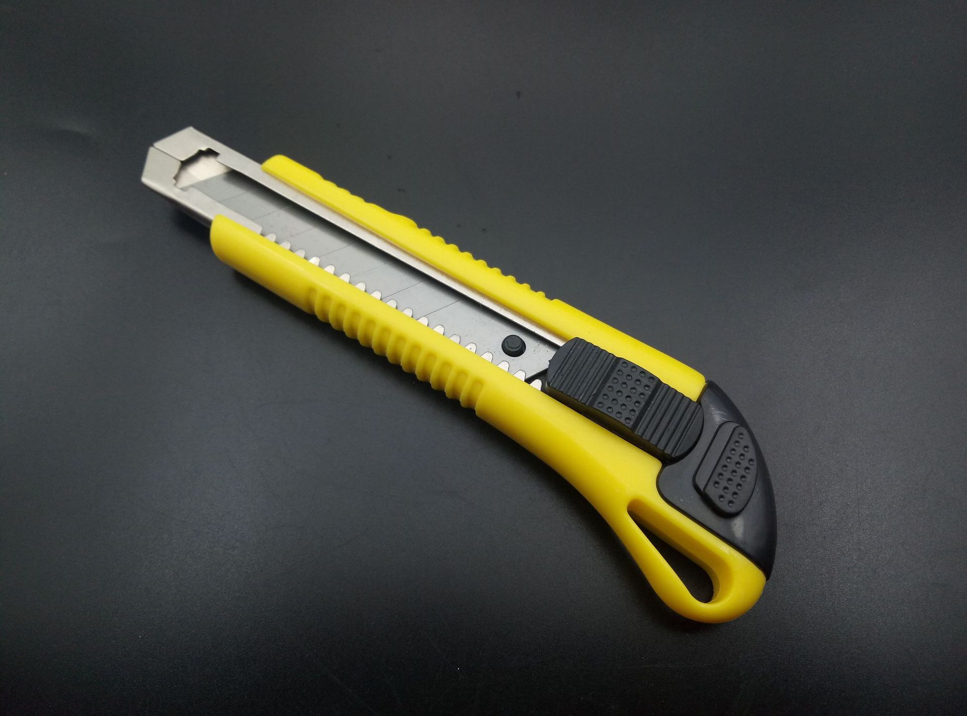 Fabricantes al por mayor cuchillo de acero inoxidable cuchillo de papel pintado cuchillo de corte cuchillo