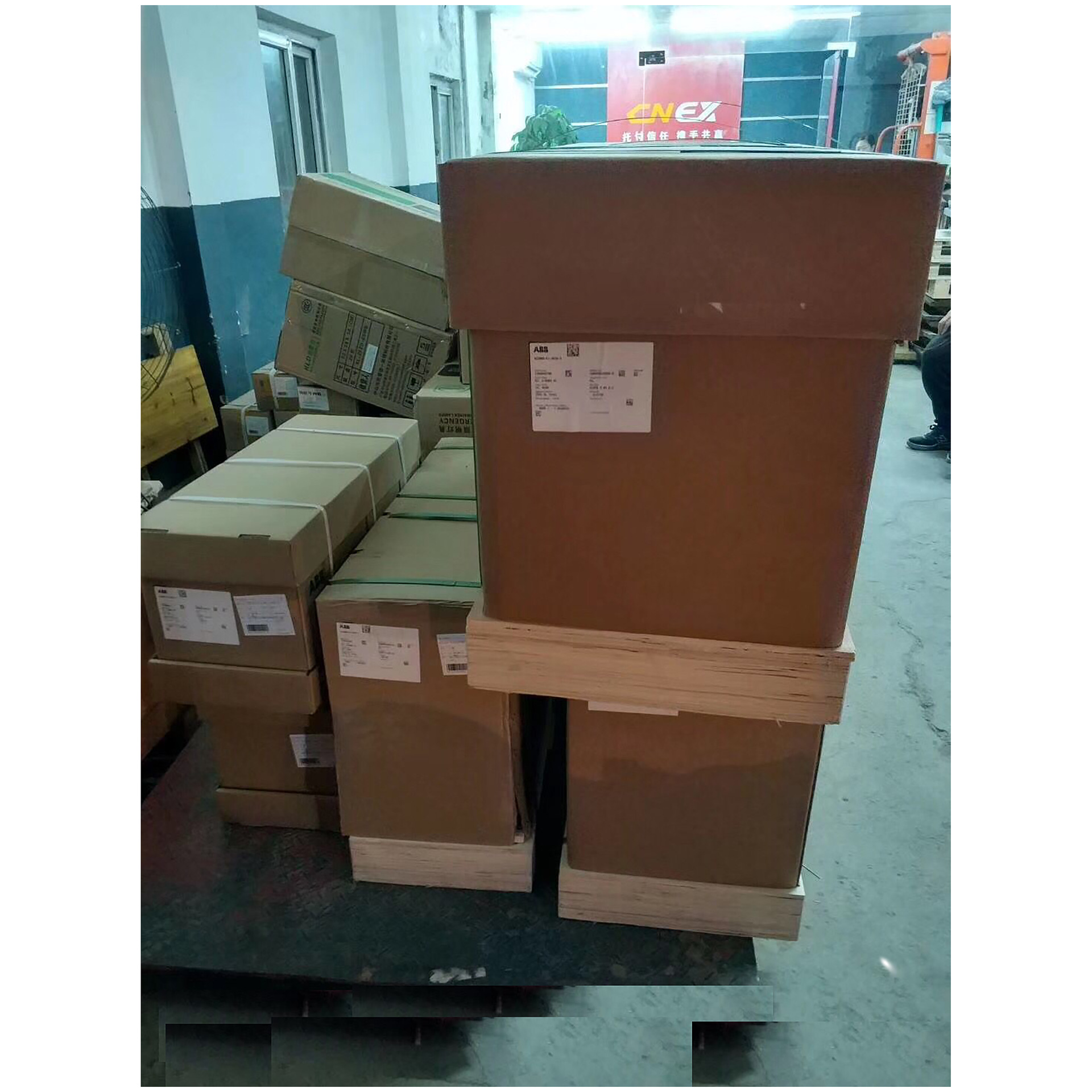 ABB软启动器 PSTX370-600-70  ABB 软启动