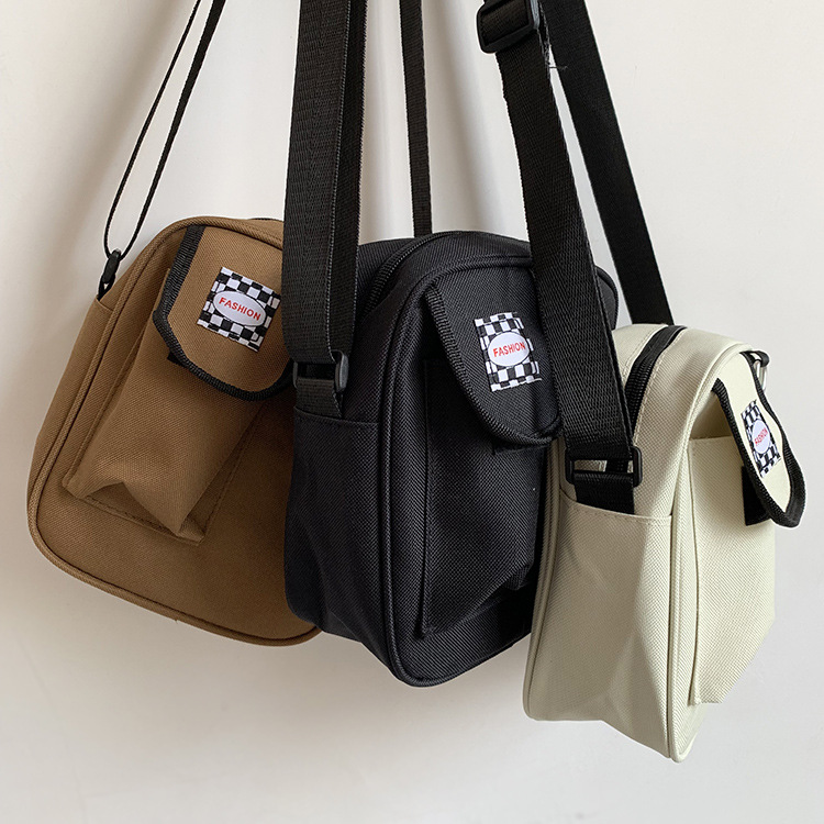 Bolsa pequeña de lona para mujer 2019 Nueva bolsa de mensajero de moda estilo coreano estudiante ins Internet celebridad pequeña bolsa negra entrega de una pieza