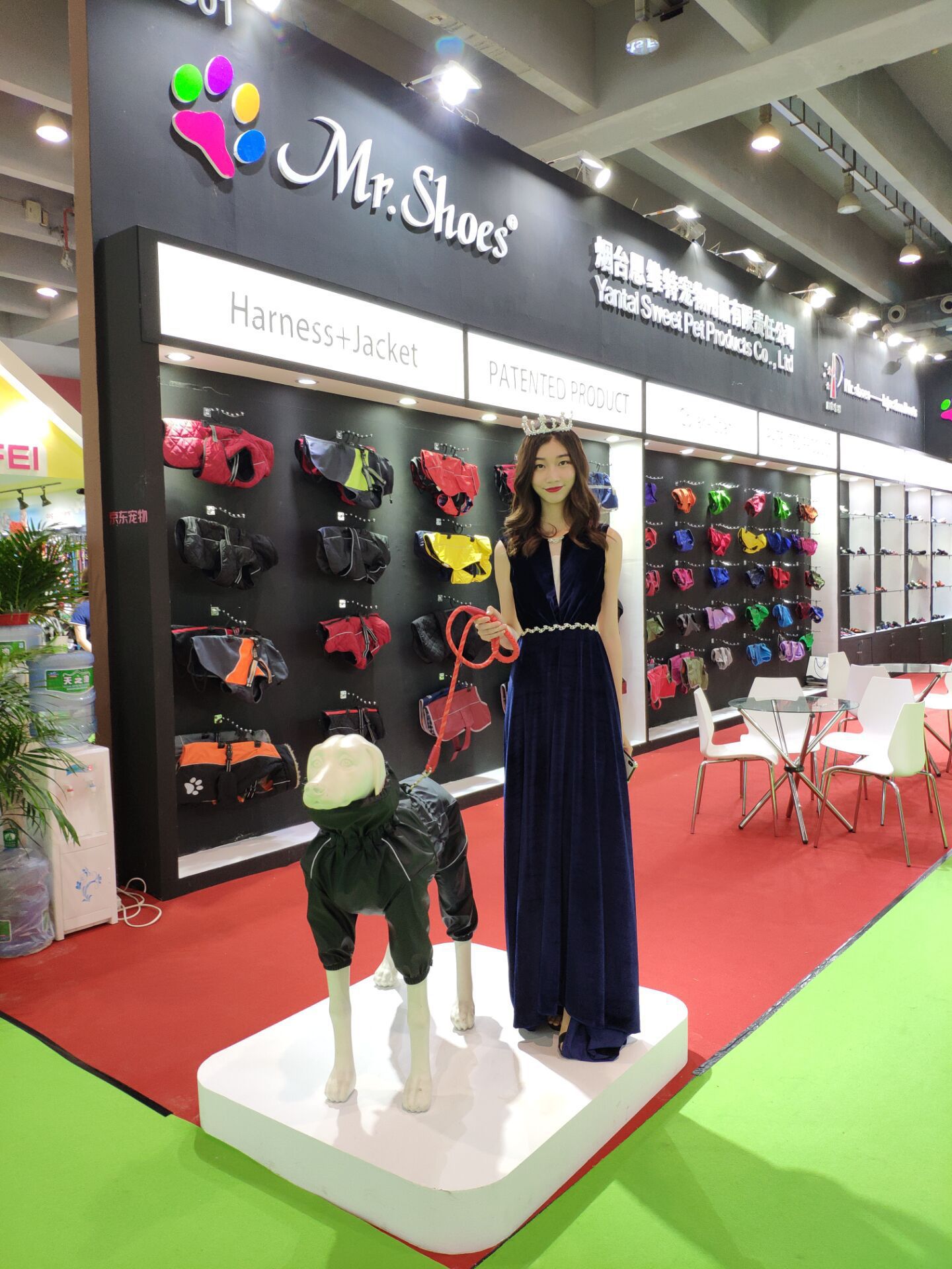 9442047572_644690080