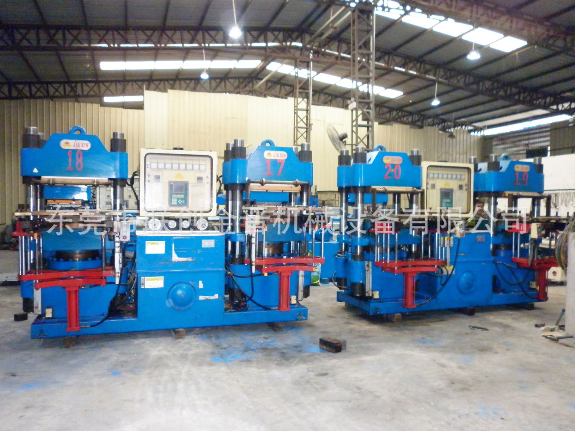 二手佳鑫300T平板硫化机（前顶2RT）