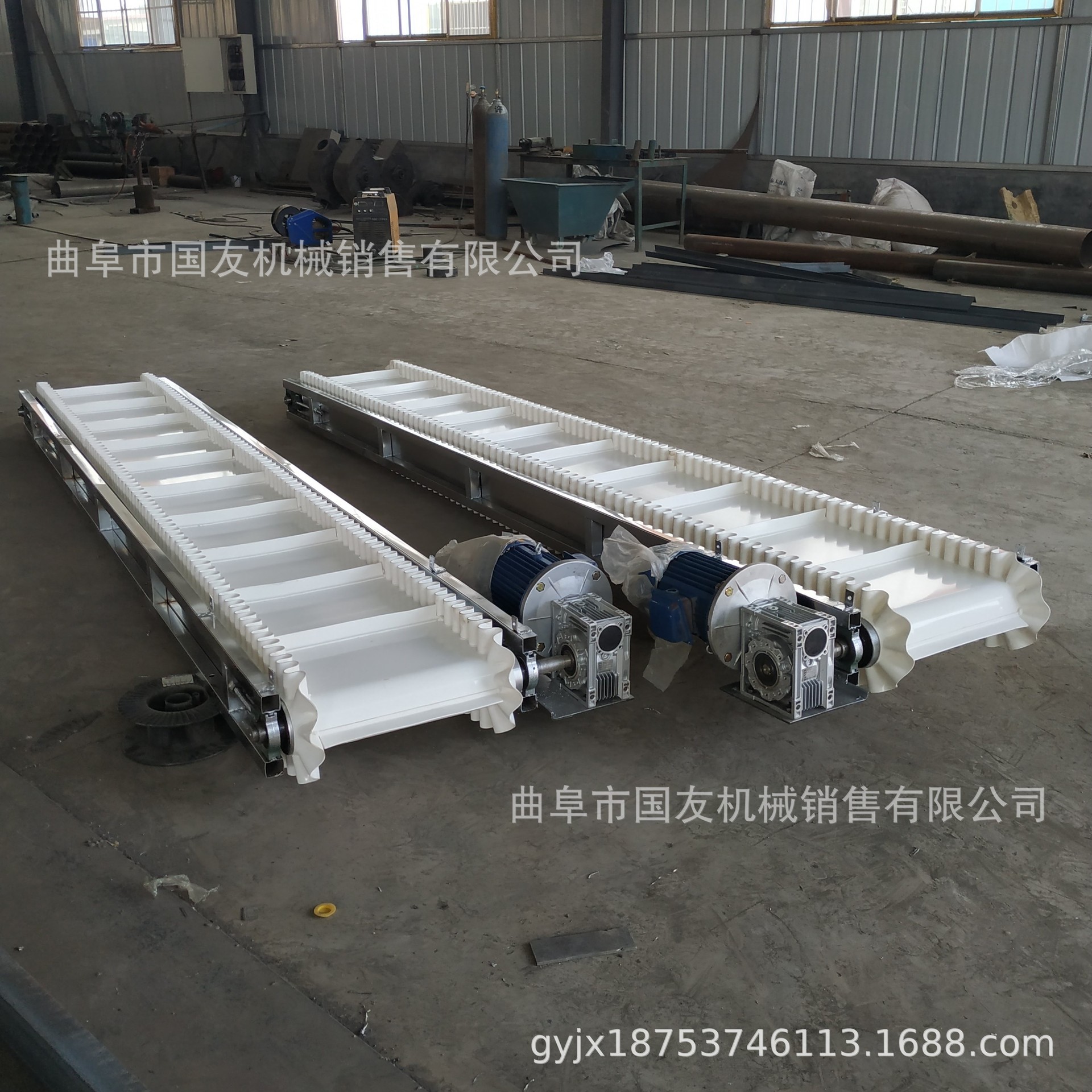 小型移动式爬坡橡胶皮带输送机 金属零件传送机 反正转带式输送机