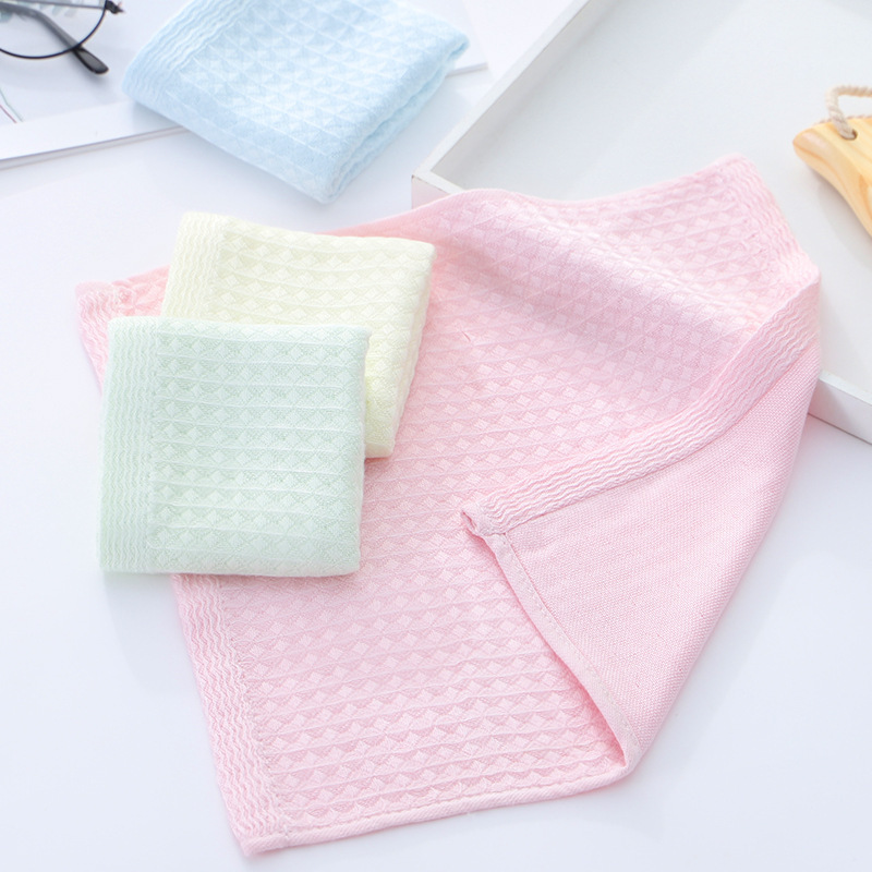 Factory wholesale bamboo fiber small square towel baby towel honeycomb saliva towel waffle towel can be customized