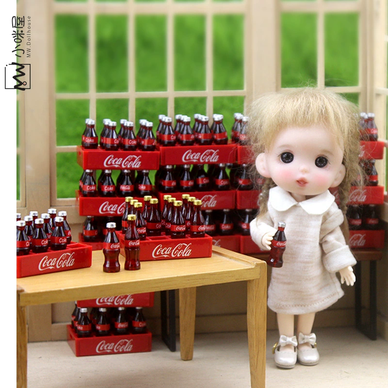 Small doll house with accessories, minifigure, Cola, D153
